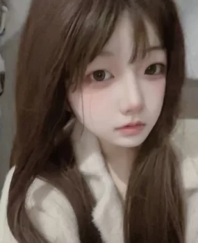 甜美可爱的兼职女大学生