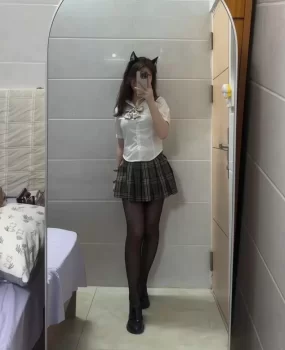 西安00后小妹，皮肤白