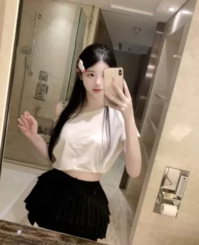 刚下海的极品白嫩美女