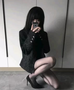 滨江嫩妹。