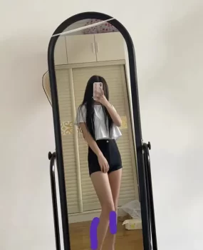 18岁小姑娘，近期缺钱，刚出来兼职。