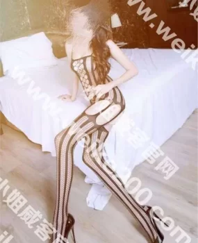 短期兼职T台模特——舒舒，操浪荡骚逼，视觉感觉双重冲击！细腰翘臀骚上天