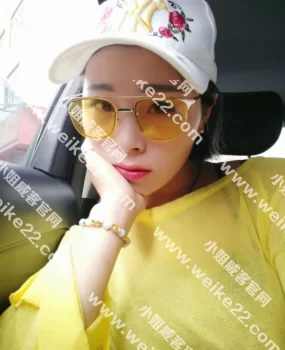 云南曲靖一纹身美少女，寻找多日终于得日