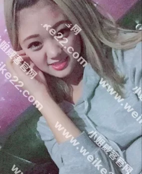 新村新下海的粉嫩大学生