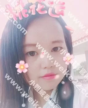 小骚货叫得很大声骚逼