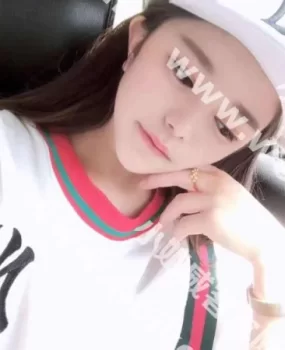 关上值得飞起的漂亮小妞