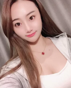 在校大学生水水嫩嫩的